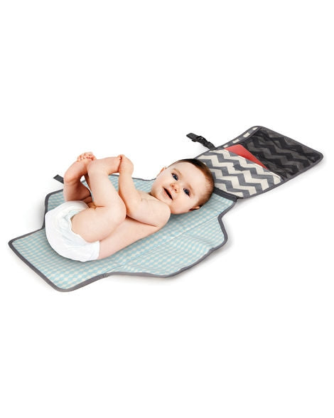 Skip Hop Statie de schimbat - Pronto Signature Chevron - gogobaby.ro