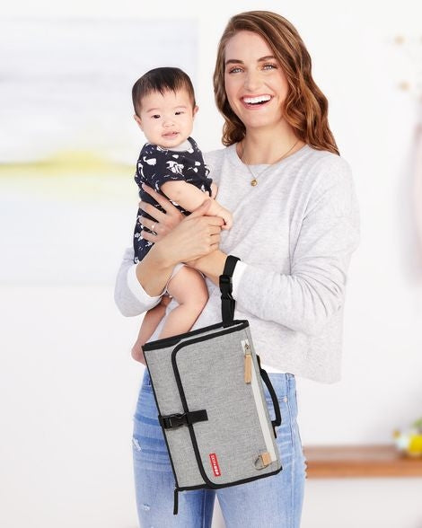 Skip Hop Statie de schimbat - Pronto Signature Grey Melange - gogobaby.ro