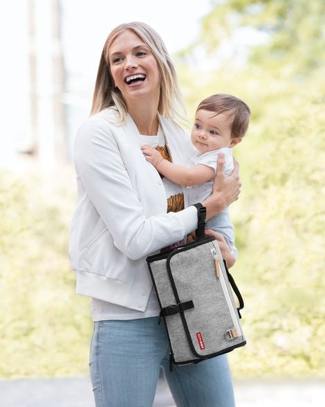 Skip Hop Statie de schimbat - Pronto Signature Grey Melange - gogobaby.ro