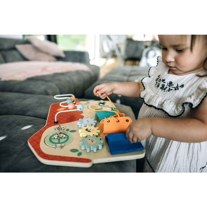 Tablita cu activitati, Free2Play, Din lemn, Cu elemente interactive, Dezvolta coordonarea mana-ochi, 40x30x6,5 cm, 18 luni+, Multicolor - gogobaby.ro