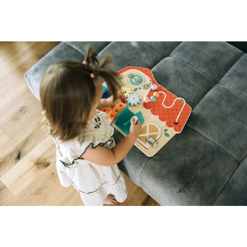 Tablita cu activitati, Free2Play, Din lemn, Cu elemente interactive, Dezvolta coordonarea mana-ochi, 40x30x6,5 cm, 18 luni+, Multicolor - gogobaby.ro