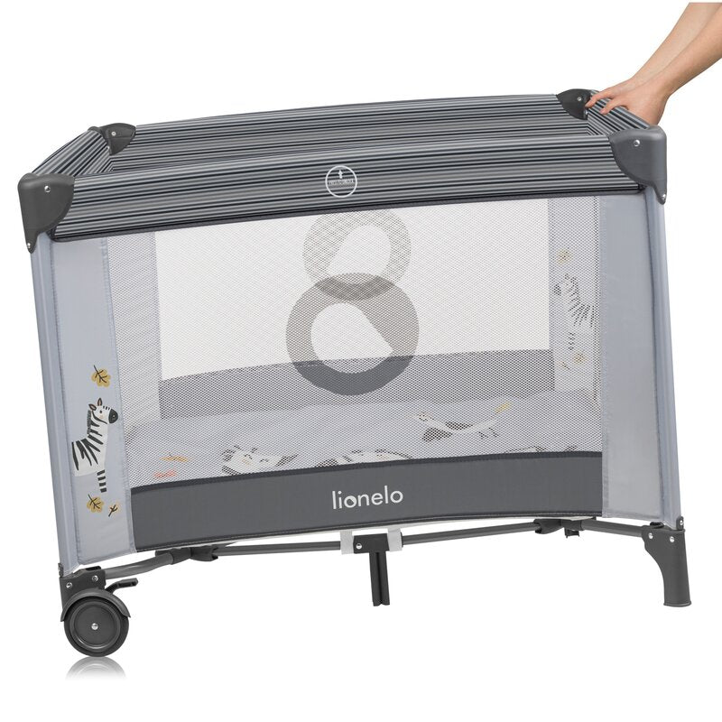 Tarc de joaca copii, Lionelo, Bonnie, Pana la 15 kg, 100 x 100 cm, Pliere compacta, Include geanta de transport, Din plasa, Cu intrare laterala cu fermoar, Cu roti, Cu salteluta din spuma, Conform cu EN12227, Gri deschis
