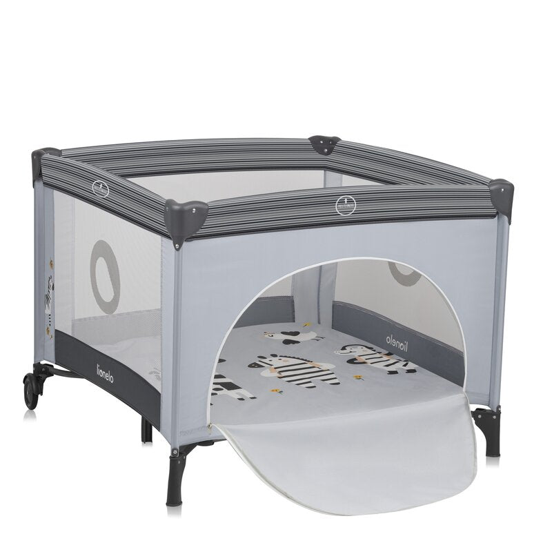 Tarc de joaca copii, Lionelo, Bonnie, Pana la 15 kg, 100 x 100 cm, Pliere compacta, Include geanta de transport, Din plasa, Cu intrare laterala cu fermoar, Cu roti, Cu salteluta din spuma, Conform cu EN12227, Gri deschis - gogobaby.ro