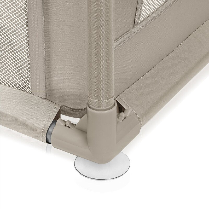 Tarc de joaca copii, Lionelo, Willow, 127 x 187 cm, Pliere compacta, Include geanta de transport, Din plasa, Cu doua intrari laterale si fermoar, Cu ventuze pentru stabilitate, Conform cu EN 12227:2010, Bej - gogobaby.ro