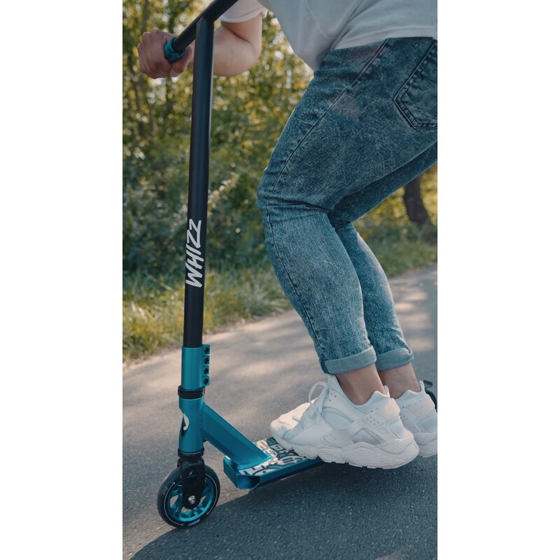 Trotineta, Lionelo, Whizz, Pentru Acrobatii, Rulmenti ABEC-9, 20 - 100 kg, Conform cu standardul european de securitate EN14619, Galben/Negru