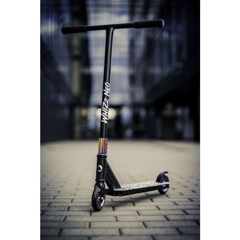 Trotineta, Lionelo, Whizz, Pentru Acrobatii, Rulmenti ABEC-9, Sistemul de compresie IHC 9, 20 - 100 kg, Conform cu standardul european de securitate EN14619, Multicolor - gogobaby.ro