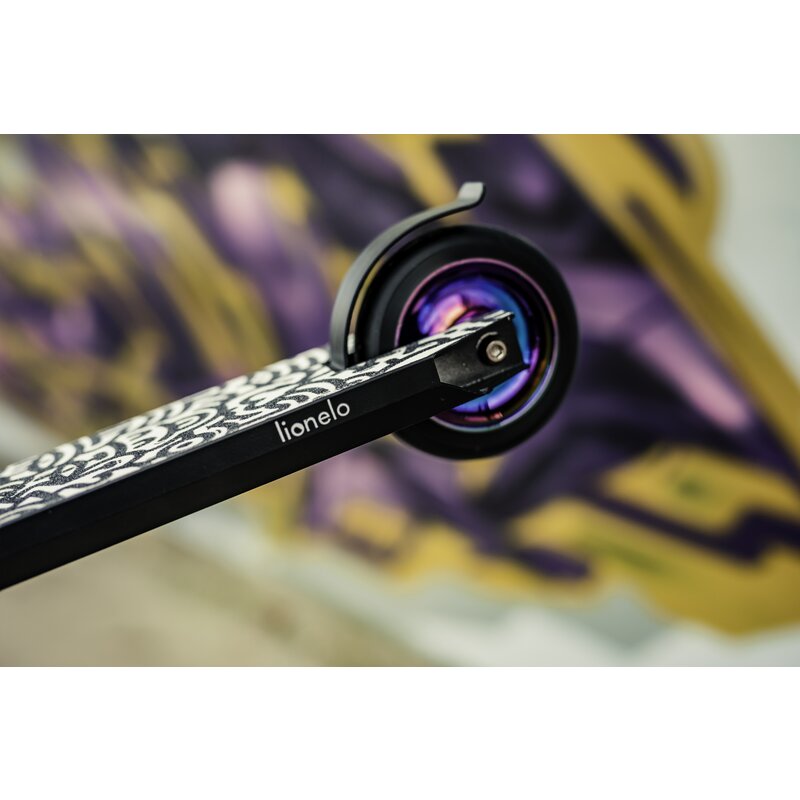 Trotineta, Lionelo, Whizz, Pentru Acrobatii, Rulmenti ABEC-9, Sistemul de compresie IHC 9, 20 - 100 kg, Conform cu standardul european de securitate EN14619, Multicolor - gogobaby.ro