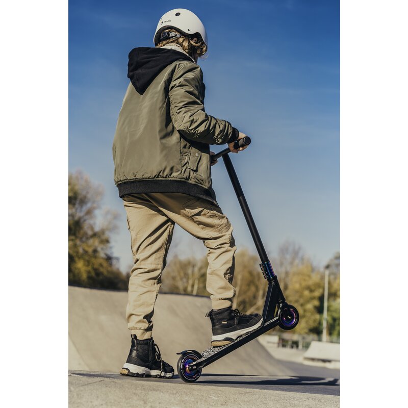 Trotineta, Lionelo, Whizz, Pentru Acrobatii, Rulmenti ABEC-9, Sistemul de compresie IHC 9, 20 - 100 kg, Conform cu standardul european de securitate EN14619, Multicolor - gogobaby.ro