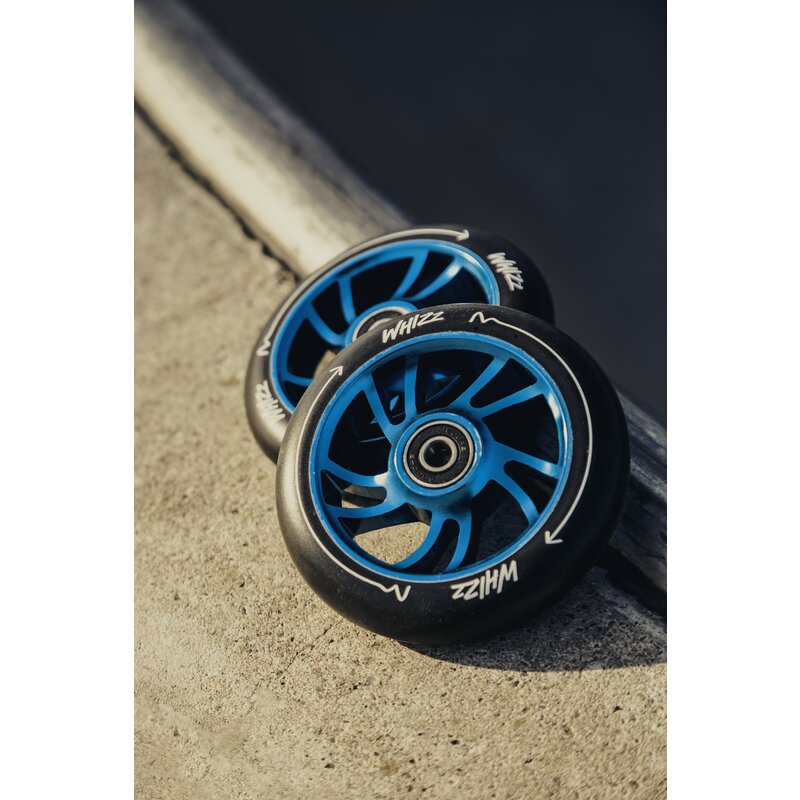Trotineta, Lionelo, Whizz, Pentru Acrobatii, Rulmenti ABEC-9, Sistemul de compresie IHC 9, 20 - 100 kg, Conform cu standardul european de securitate EN14619, Multicolor - gogobaby.ro