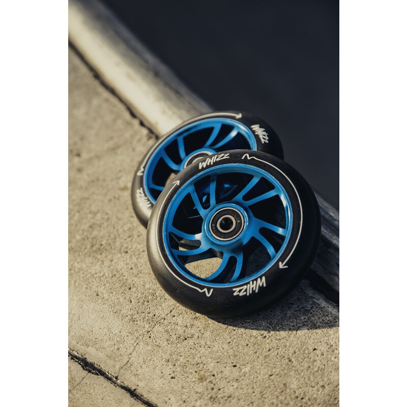 Trotineta, Lionelo, Whizz, Pentru Acrobatii, Rulmenti ABEC-9, Sistemul de compresie IHC 9, 20 - 100 kg, Conform cu standardul european de securitate EN14619, Multicolor - gogobaby.ro