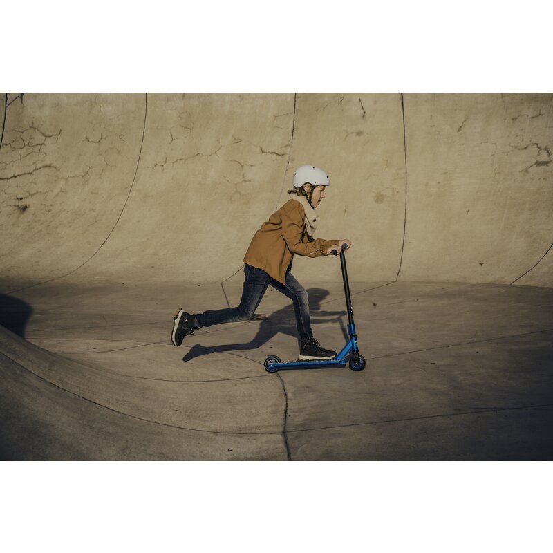 Trotineta, Lionelo, Whizz, Pentru Acrobatii, Rulmenti ABEC-9, Sistemul de compresie IHC 9, 20 - 100 kg, Conform cu standardul european de securitate EN14619, Multicolor - gogobaby.ro