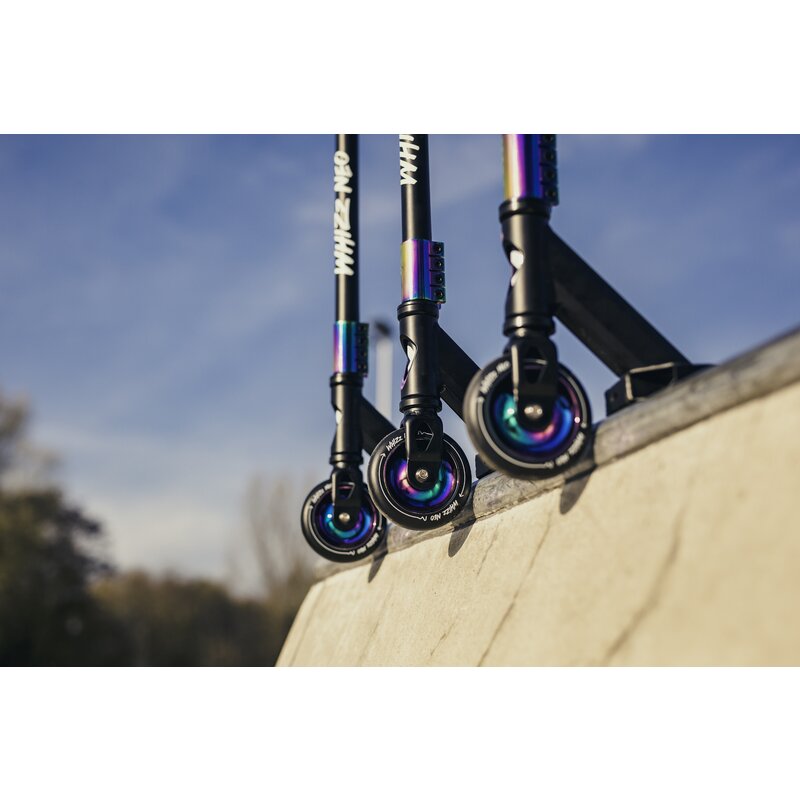 Trotineta, Lionelo, Whizz, Pentru Acrobatii, Rulmenti ABEC-9, Sistemul de compresie IHC 9, 20 - 100 kg, Conform cu standardul european de securitate EN14619, Multicolor - gogobaby.ro