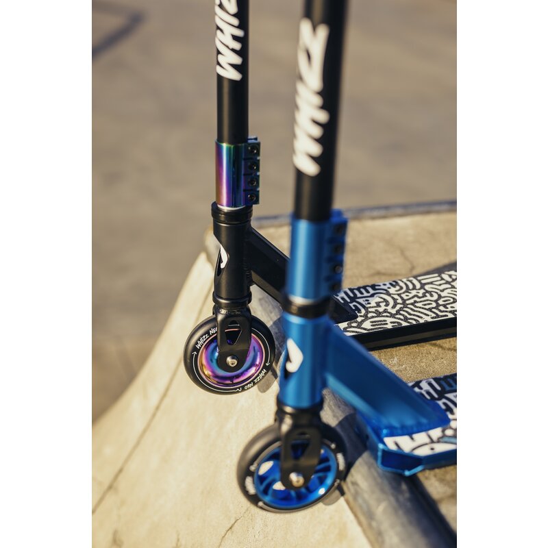 Trotineta, Lionelo, Whizz, Pentru Acrobatii, Rulmenti ABEC-9, Sistemul de compresie IHC 9, 20 - 100 kg, Conform cu standardul european de securitate EN14619, Multicolor - gogobaby.ro