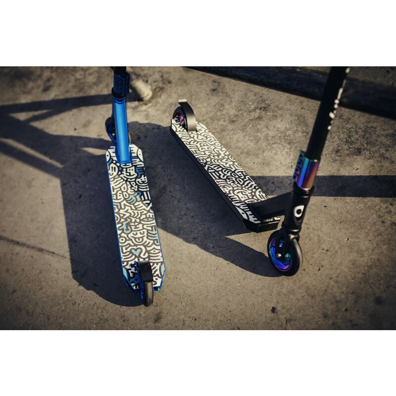 Trotineta, Lionelo, Whizz, Pentru Acrobatii, Rulmenti ABEC-9, Sistemul de compresie IHC 9, 20 - 100 kg, Conform cu standardul european de securitate EN14619, Multicolor - gogobaby.ro