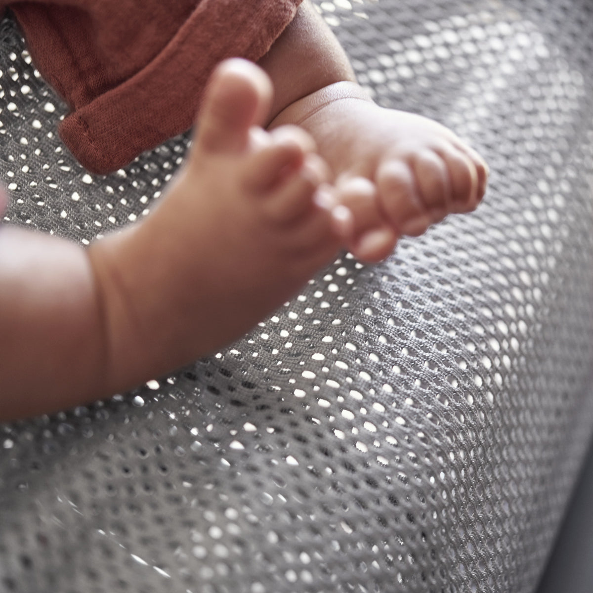 Baby Bjorn - Balansoar Bliss Grey, Mesh - gogobaby.ro