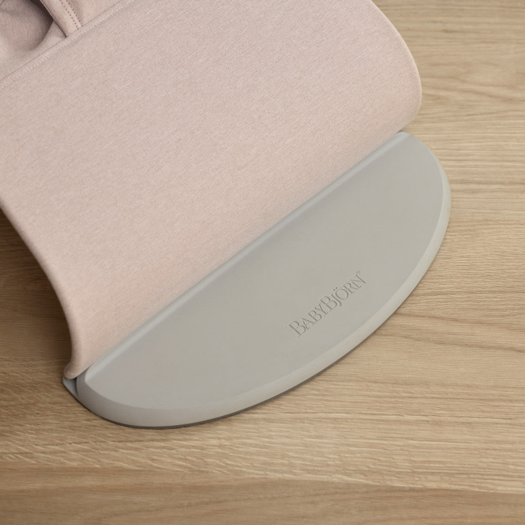 BabyBjorn - Balansoar Bliss Light Pink din tesatura melange cu aspect Clasic